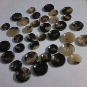 Artisanat naturel fait à la main moderne rond bouton en corne de buffle de en - Product Image 1