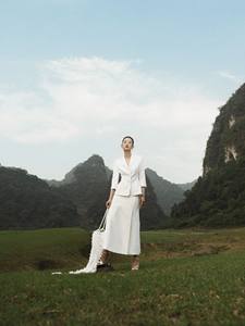 Elegante blanco 73% poliéster 17% rayón 10% Spandex HANI Falda larga diseño faldas para mujer Falda larga con chaqueta elegante - Product Image 5