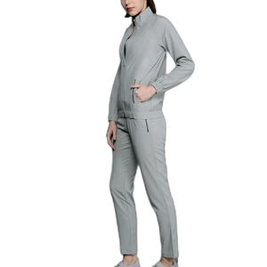 ขายส่งชุดกีฬาลําลองผู้หญิงวอร์มจ๊อกกิ้งฟิตเนสออกกําลังกาย Sweatsuits สไตล์โลโก้ที่กําหนดเองป้ายวอร์มสําหรับผู้หญิง - Product Image 3