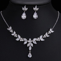 Vente en gros de bijoux de mariage en zircon cubique ensemble de boucles d'oreilles et collier pour mariée en or