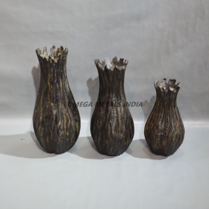 Jarrones de metal con textura oscura de diseño elegante con tapa acampanada única y forma orgánica para el hogar moderno y la decoración interior de lujo - Product Image 2
