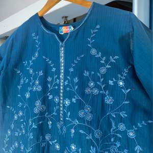 Ropa India y Pakistaní LP MASTOONG Blusa de Saree Bordada de Diseñador de 9 mm - Product Image 4