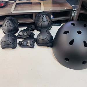 Set di Protezioni Sportive per Bambini da 2 a 7 Anni Include Casco e Protezioni per Ginocchia, Gomiti e Polsi - Product Image 5