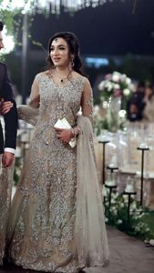 NUEVO-IMPRESIONANTE BORDADO EN EL PISO DE NOVIA-VESTIDO DE LONGITUD Y DUPATTA CON CUENTAS DE CRISTAL EMBELLECIDAS, TRABAJO DE DABKA PARA BODA @ 2024 - Product Image 2