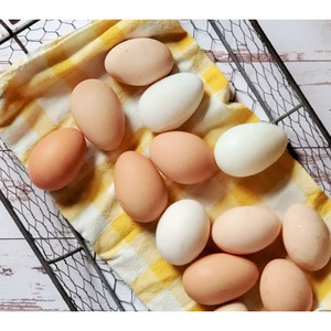 Huevos frescos de mesa de granja, venta al por mayor, suministro de huevos de aves de corral marrones y blancos orgánicos naturales - Product Image 1