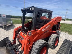 Chargeuse sur pneus Kubota SSV75 74HP avec levage vertical hydraulique à vendre - Product Image 4
