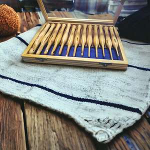 Ensemble de crochets en palissandre avec étui en bois Tailles ergonomiques Pour tricoter et crocheter - Product Image 3