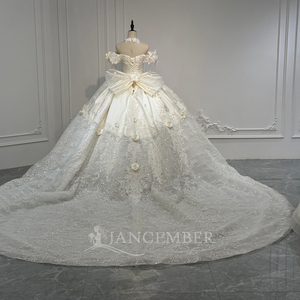 ชุดแต่งงาน XS268 ดีไซน์คอเสื้อแบบ Boat Neck ประดับพู่ห้อยและดอกไม้ 3 มิติ ผ้าซาตินและผ้าทูลล์ - Product Image 4