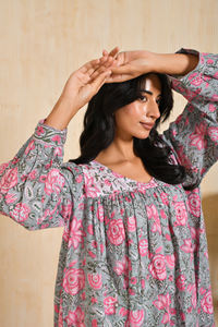 ชุดเดรสผ้าฝ้ายพิมพ์ลายบล็อก แขนยาว ความยาวปานกลาง รับผลิตตามสั่ง โรงงานขายส่งโดยตรง รับผลิตแบบ OEM แบรนด์ส่วนตัว - Product Image 5