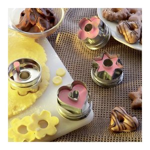 LA DOLCETTERIA <b>Cookie</b> Cutters 1 PC with Extractor Assorted 5041 for GP & ME <b>Cookie</b> <b>Tools</b> - Product Image 1