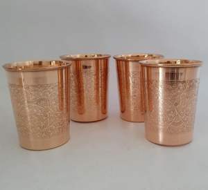 Vente en gros de gobelets en cuivre pur faits à la main pour la maison ou les bars, cuivre martelé poli avec gravure personnalisée - Product Image 6