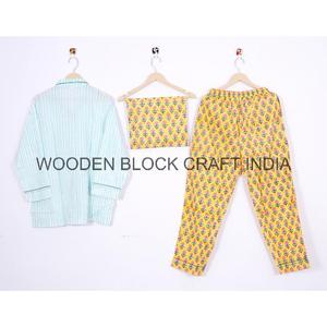 Ensemble de pyjama imprimé floral pour femmes pour toutes les saisons Fleurs d'été Printemps Feuilles d'automne fraîches Pays des merveilles d'hiver avec flocons de neige - Product Image 4