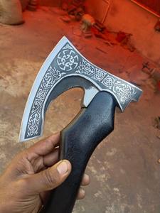 Hacha vikinga hecha a mano personalizada con cabeza de acero al carbono grabada y Funda de cuero para acampar al aire libre y hacha de regalo - Product Image 4
