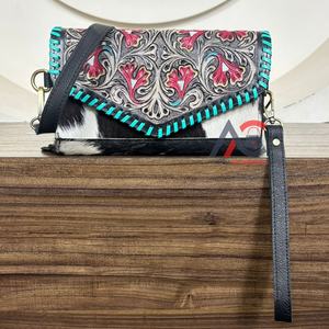 Bolso de Mano Tipo Clutch y Bandolera Mini Estilo Occidental Hecho a Mano, Cuero Vacuno Repujado Floral, Bordado, Estilo Bohemio, Accesorio Moderno y Elegante - Product Image 1