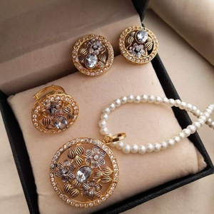 Nouveau collier et boucles d'oreilles en zircon plaqué or 18 carats tendance et luxueux de style antique, ensemble de bijoux pour femmes, mariages, fêtes, Eid Pakistan - Product Image 6