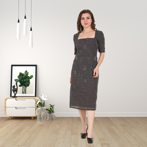 Robe midi élégante à demi-manches avec détails perlés à la main, col carré et transparente pour les événements et les fêtes formels - Product Image 1