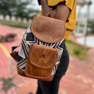 กระเป๋าเป้สะพายหลังหนังแจ็คการ์ดแบบมีเชือกผูกทำด้วยมือสไตล์วินเทจสไตล์ตะวันตกสไตล์อินเดียหนังแท้งานเย็บด้วยมือ - Product Image 1