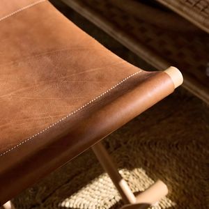 Taburete Plegable de Cuero Artesanal con Estructura de Madera Sólida, Diseño Contemporáneo, Asiento Compacto para Hogar, Sala de Estar, Dormitorio, Hotel - Product Image 3