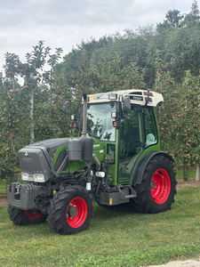 Tracteur agricole à roues FENDT 210 V S3 PROFI d'occasion, 110 CV, 120 CV, 140 CV, 150 CV, 4 roues motrices, le meilleur pour la ferme - Product Image 3