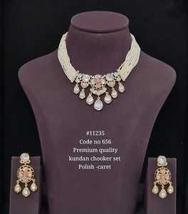 Conjunto de collar Kundan Choke11235 de latón chapado en oro, estilo étnico, para boda, con cadena de cuerda. - Product Image 3