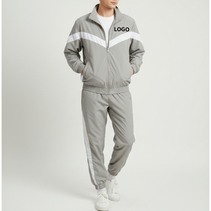 Conjunto Deportivo de Dos Piezas para Hombre, Chaqueta Cortavientos y Pantalones Jogger con Cremallera, Estilo Urbano, Estampado, Peso Medio, Personalizable, de Algodón - Product Image 3