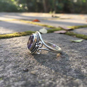 แหวนพลอยอเมทิสต์เงินสเตอร์ลิงทำด้วยมืออัญมณีสีม่วงทรงไข่แบบโบฮีเมียน - Product Image 3