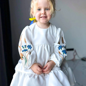 Robe brodée à la main en lin doux pour bébé fille Style décontracté pour le premier anniversaire des tout-petits OEM Made in Vietnam - Product Image 2