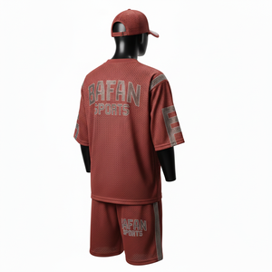 Ensemble short athlétique léger pour homme en mesh, tissu 180 GSM à séchage rapide, panneau contrastant bordeaux, logo personnalisé thermocollé pour ensemble homme - Product Image 5