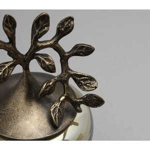 Pot en verre gris givré moderne avec poignée sculpturale argentée artistique, pots de rangement décoratifs contemporains pour les espaces domestiques - Product Image 6