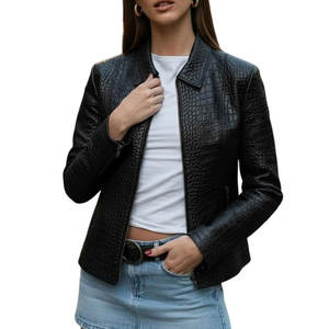 Veste en cuir gaufré élégante pour femmes avec technologie tricotée, design léger et écologique, finition lisse, texture luxueuse - Product Image 1