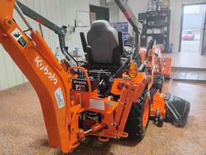 Tracteur compact Kubota BX25D 4WD légèrement utilisé avec chargeur frontal et pelle arrière, fabriqué aux États-Unis, livraison rapide, en stock, prêt à être expédié - Product Image 2