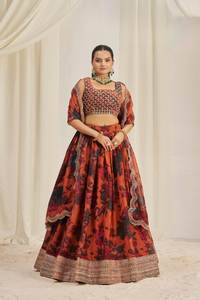 Lehenga de organza con estampado floral con Zari, Dori, Sequin Work | Lehenga semicosido, blusa descosida y Dupatta bordada - Product Image 6