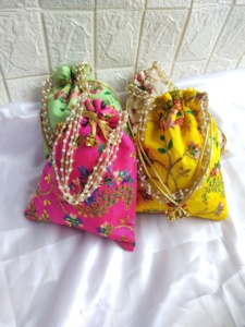 Sacs à main Potli brodés pour femmes, perles de perles, cordon de serrage, pochette multicolores pour femmes, Matka Potli traditionnel, cadeau de Pooja - Product Image 4
