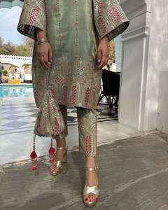 El último diseñador de ropa de fiesta de boda Chinon seda pesada secuencia bordado trabajo Top y pantalón con estampado elegante trabajo Dupatta - Product Image 2