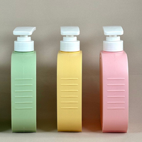 Bouteille plate en PE de 550 ml, couleur personnalisée, avec pompe en PP, pour nettoyant visage/shampoing/gel douche, emballage cosmétique en gros, provenance Vietnam