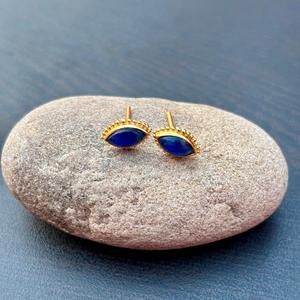 Pendientes de tuerca de zafiro azul elegantes hechos a mano para mujer, zafiro azul Natural, chapado en oro, joyería de piedras preciosas al por mayor - Product Image 2