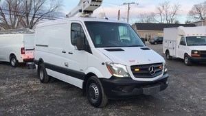 Camión de Carga con Plataforma Elevadora Usado, Modelo Sprinter 3500 de 2017, MÁS VENDIDO - Product Image 2