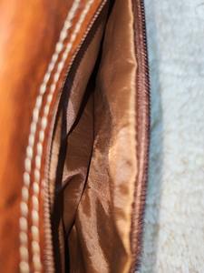 Pochette en cuir marocain faite à la main |   Pochette bohème en cuir véritable avec design orné de paillettes |   Portable et étanche - Product Image 4