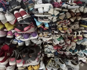 รองเท้ามือสองราคาถูก รองเท้าแบรนด์เนมมือสอง ขายเป็นมัด - Product Image 1