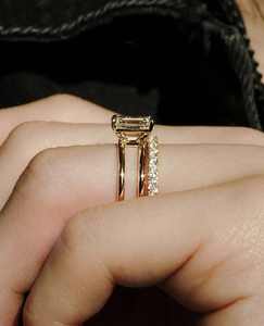 Anillo de compromiso de moissanita con corte esmeralda de 12x8mm | Diseño de solitario de doble banda | Joyería fina de Boda nupcial de oro o plata OEM - Product Image 4