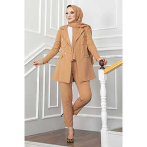 Conjunto de Hijab para Mujer de Oficina con Detalle de Cuello de Pañuelo en Color Camel Otoñal para la Temporada - Product Image 3