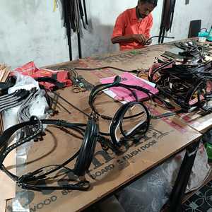 กระดุมหนังอังกฤษคุณภาพดีที่สุดพร้อมส่วนจมูกสิทธิบัตรเบาะนุ่มและงานแถบคิ้วคริสตัล - Product Image 6