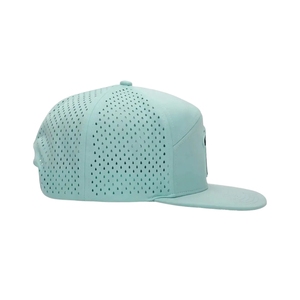 Casquettes de golf imperméables et respirantes, fabriquées directement en usine, avec trous découpés au laser, séchage rapide, performance, 7 panneaux, avec logo en caoutchouc personnalisé - Product Image 3