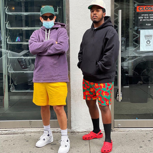 กางเกงขาสั้นตาข่ายแบบสั่งทำขายส่งสำหรับผู้ชายและผู้หญิง ความยาวขาใน 5 นิ้ว ยาวเหนือเข่า ทรงหลวม ใส่เล่นกีฬา เป็นมิตรกับสิ่งแวดล้อม แห้งเร็ว ระบายอากาศได้ดี - Product Image 3