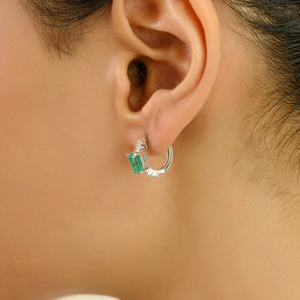 Pendientes de Aro Minimalistas Hechos a Mano en Oro Blanco K14 con Diamantes de Corte Redondo y Esmeralda en Forma de Octágono de Último Diseño y Alta Calidad para Uso Diario - Product Image 4