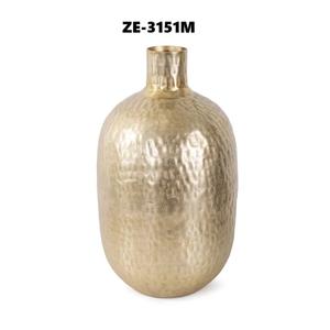 Elegante Florero Largo y Delgado de Metal Ligero, Estilo Costero, Florero de Mesa Contemporáneo de Lujo Hecho a Mano por Zahid Exports India - Product Image 4