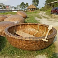 Panier de coracle en bois de bambou, petit bateau de loisirs avec palettes et siège, bateaux de tourisme