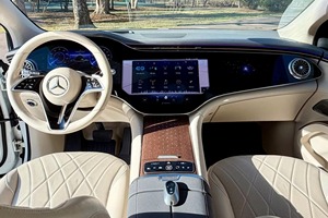 Increíble Mercedes-Benz E Q S 580 4-Matic SUV 2023 Usado, 536 hp, Motores Eléctricos Duales, Tracción en las Cuatro Ruedas, Equipamiento de Alta Gama - Product Image 2