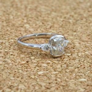 Anillo de Diamante Cultivado en Laboratorio Radiante y Brillante para Mujer, Plata 925, Corte Cojín, 3 Quilates, VVS2, Certificado IGI, Color E, Moderno, para Boda - Product Image 5