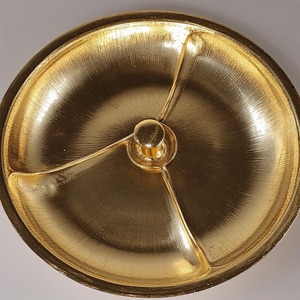 Elégante assiette de présentation en aluminium et verre pour fruits secs Compartiments à triple feuille Finition or Design de luxe pour la maison - Product Image 4